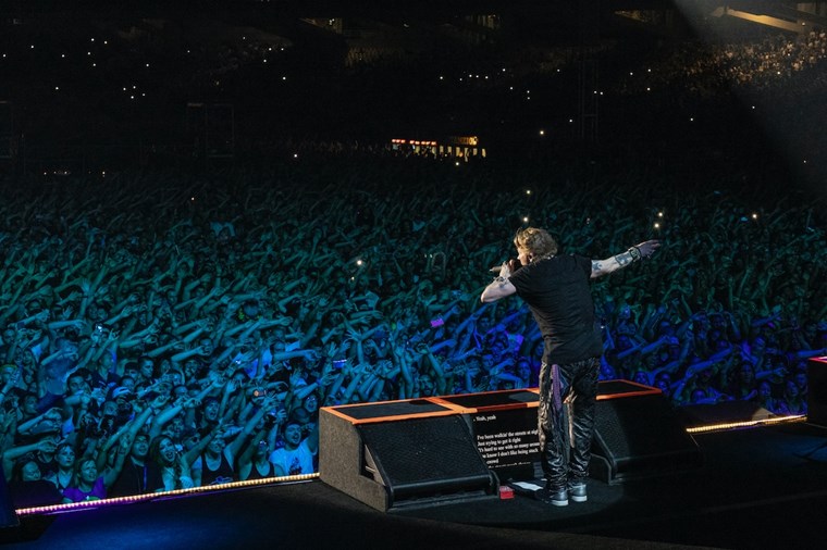 3 ώρες και 27 τραγούδια από τους Guns N' Roses στο ΟΑΚΑ
