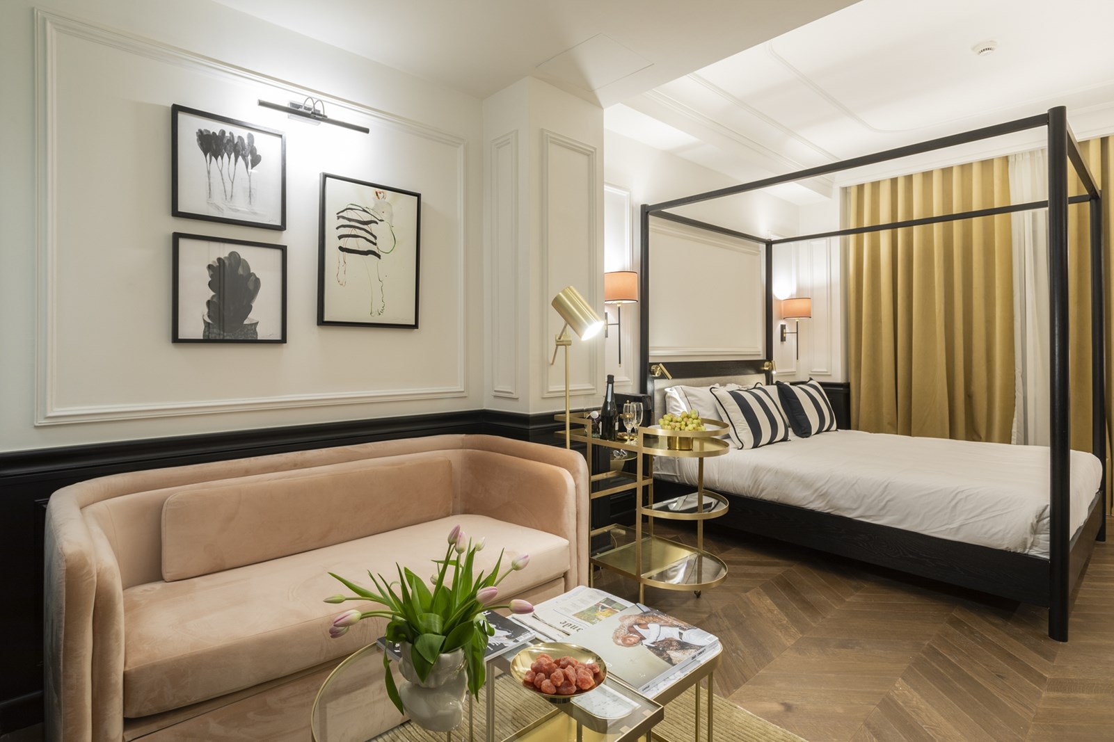 Villa-Brown_Ermou-Bedroom-Interior-Couch