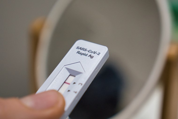 Κορονοϊός: 1.724 νέα κρούσματα και 738 διασωληνωμένοι