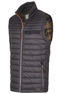 Sport κομψότητα με γιλέκο