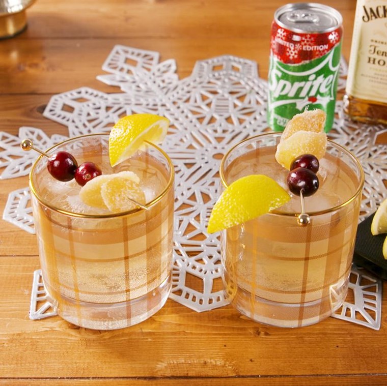 Πίνουμε το γιορτινό Honey & Spice cocktail