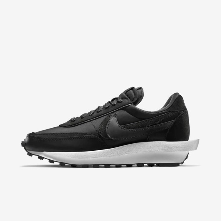 Τα νέα Nike x Sacai sneakers έγιναν sold out σε 12 λεπτά