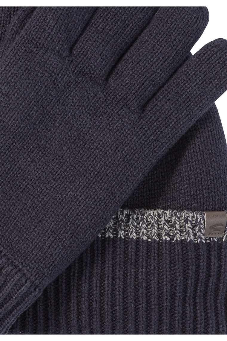 BEANIE & GLOVES - DETAIL