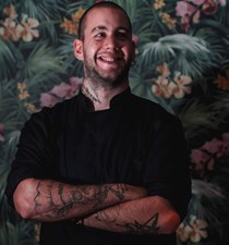 Στάθης Χρηστίδης: Το παιδί-θαύμα της tiki κουζίνας