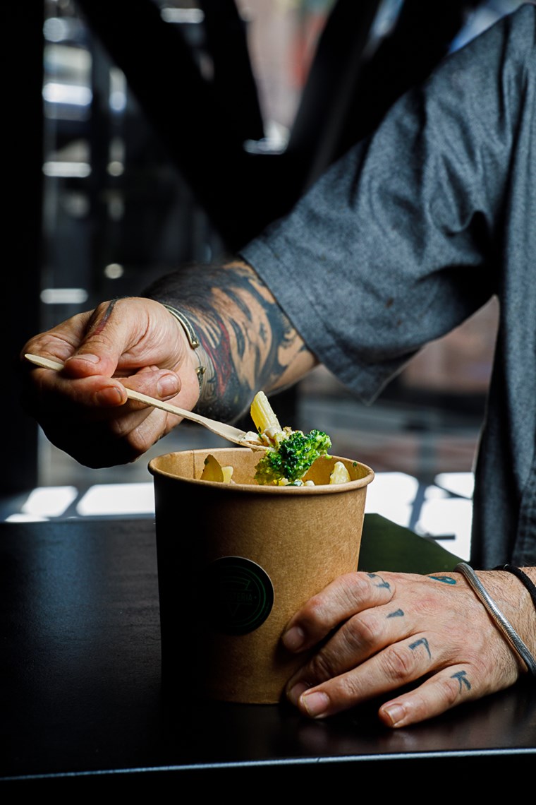 Punk rock, φίνα πίτσα και φρέσκια pasta στην Crusteria