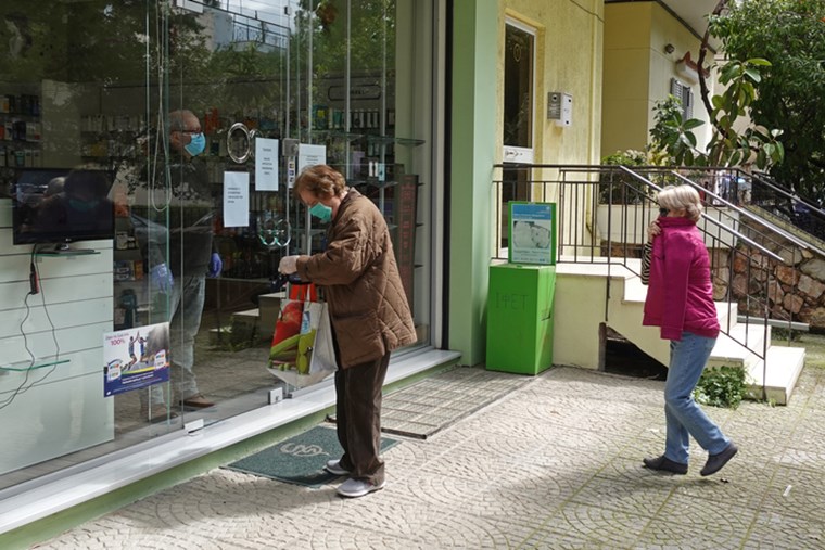 Κορονοϊός: Λιγότερα τα κρούσματα αλλά ακόμα πάνω από 3.000