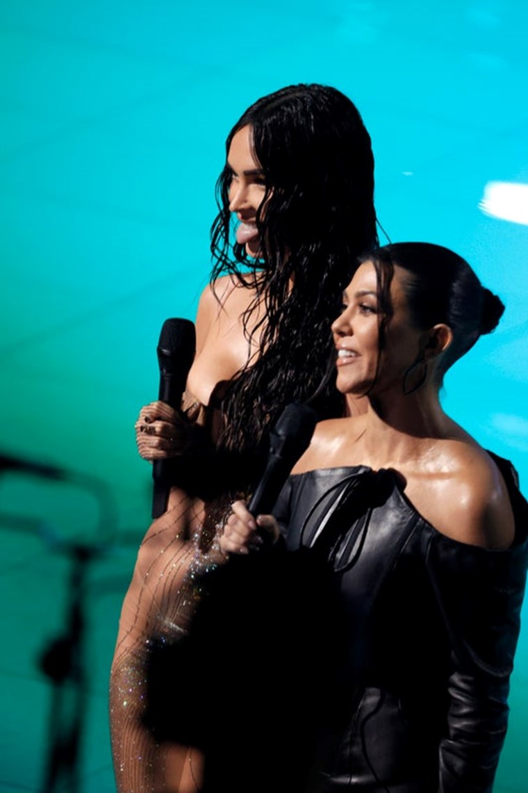 Η NSFW φωτογράφιση της Megan Fox με την Kourtney Kardashian