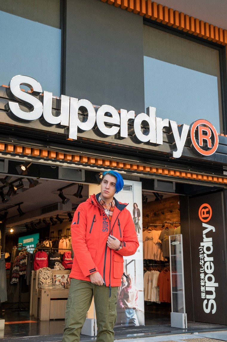 Μία τέλεια ημέρα για ψώνια με τον Good Job Nicky