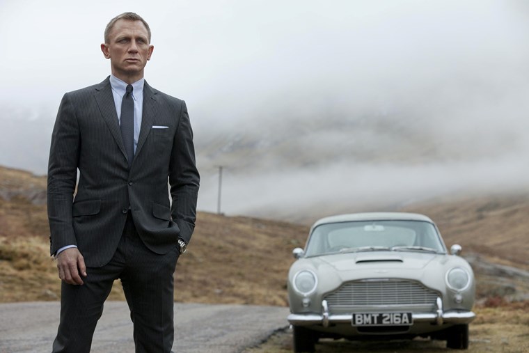Το γκαράζ του Daniel Craig θυμίζει εκείνο του 007