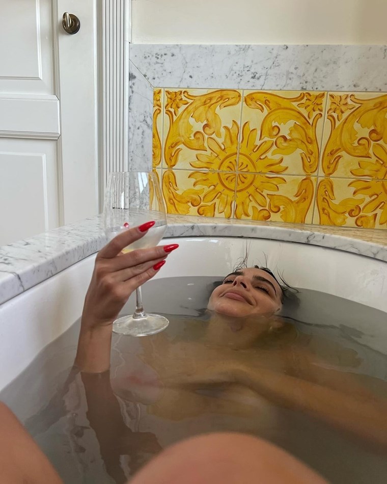 Emily Ratajkowski