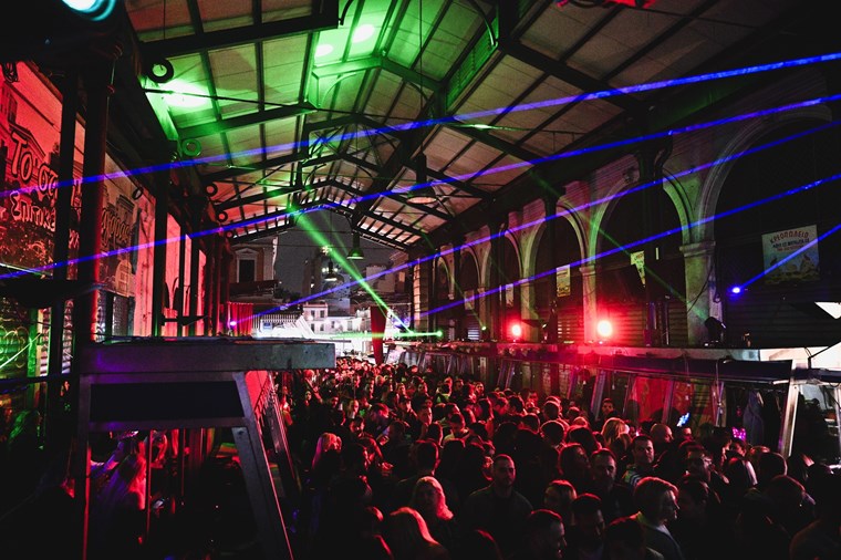 Expose Party, ο Τσαουσόπουλος φέρνει το πιο epic party της πόλης στη Βαρβάκειο Αγορά