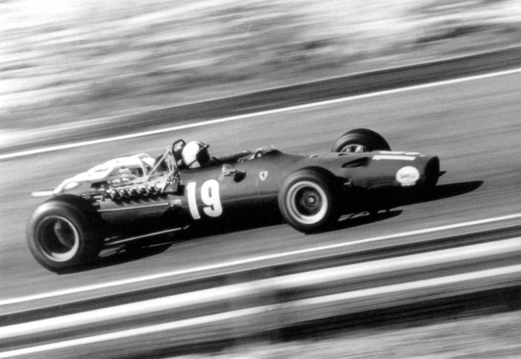 Πώς ανασταίνεις κινητήρα V12 από μονοθέσιο F1 Ferrari του 1967