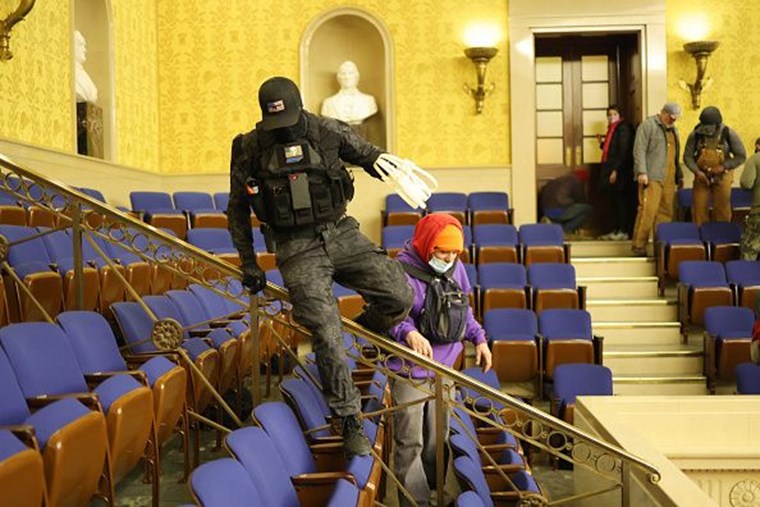 ΕΙΣΒΟΛΗ ΣΤΟ ΚΑΠΙΤΩΛΙΟ 15