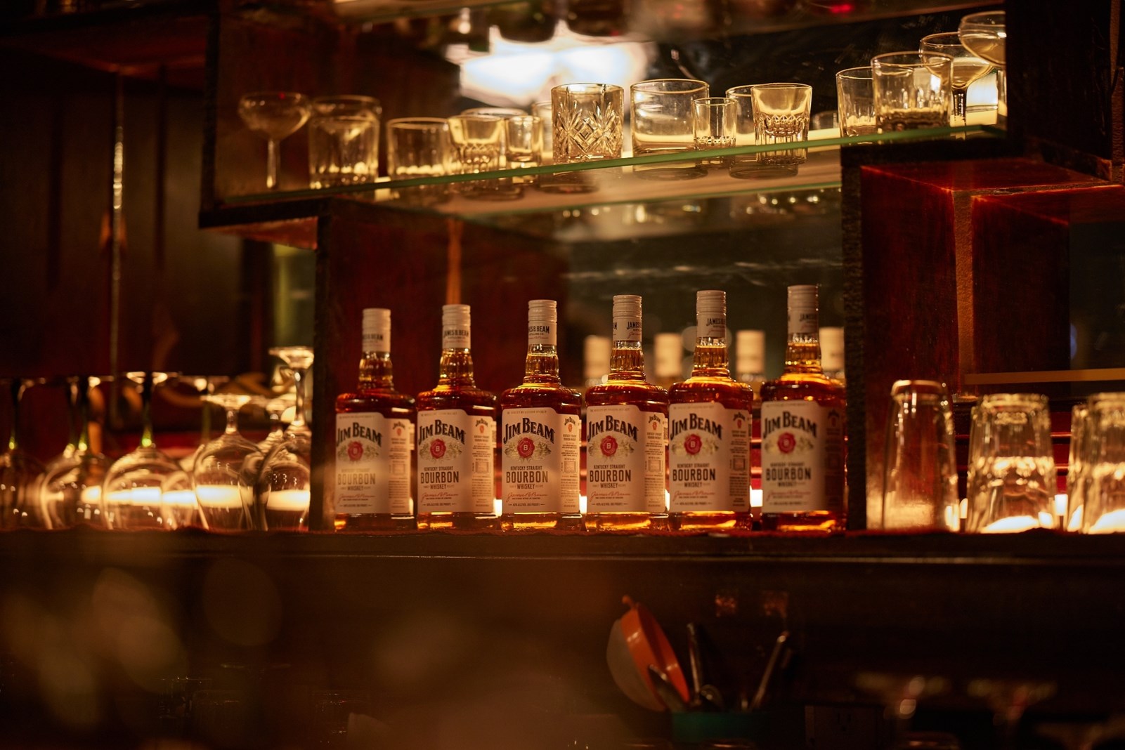 Γιατί μέσα σε ένα ποτήρι Jim Beam κρύβεται η ιστορία μιας ολόκληρης χώρας