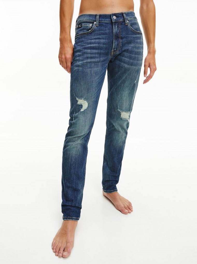 MODEL IN CALVIN KLEIN OUTFIT