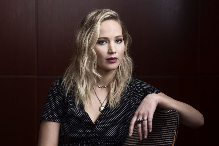 Η ακομπλεξάριστη Jennifer Lawrence