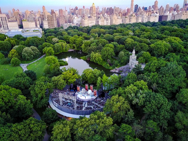 H ελληνική τραγωδία συνάντησε τα gospel στο Central Park