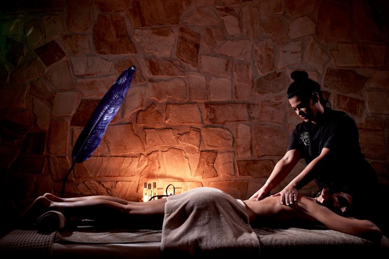 KOUROS HOTEL & SUITES