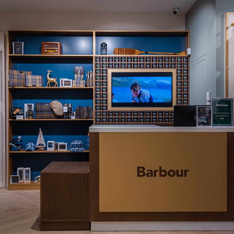 Στο νέο flagship store της Barbour