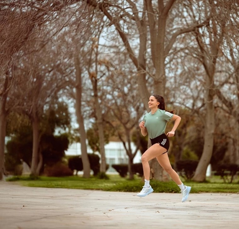 Άρτεμις Κουτσούρη | Η strength coach των adidas Runners Athens φωτογραφίζεται για το εξώφυλλο του νέου Shape