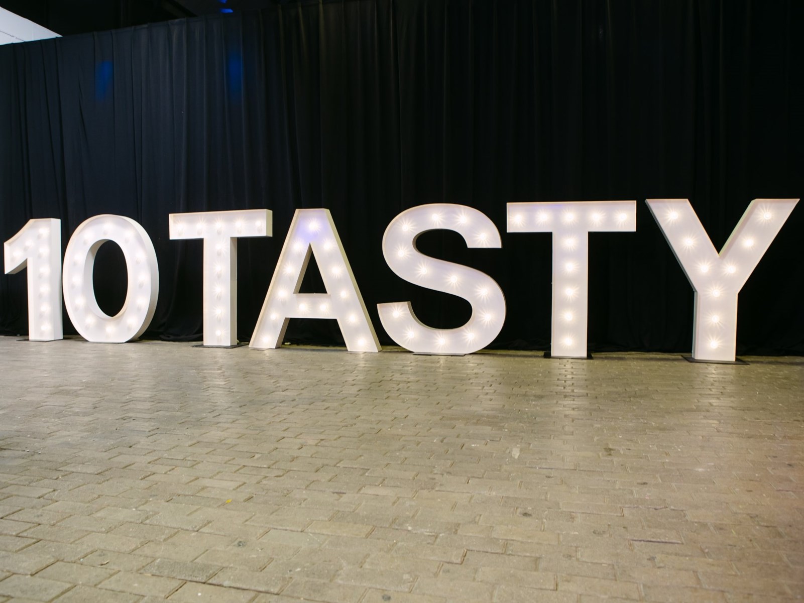 ΒΙΚΟΣ & ΒΙΚΟΣ COLA στα TASTY AWARDS x ESQUIRE by Ploom: Εκεί όπου η γεύση εξελίσσεται