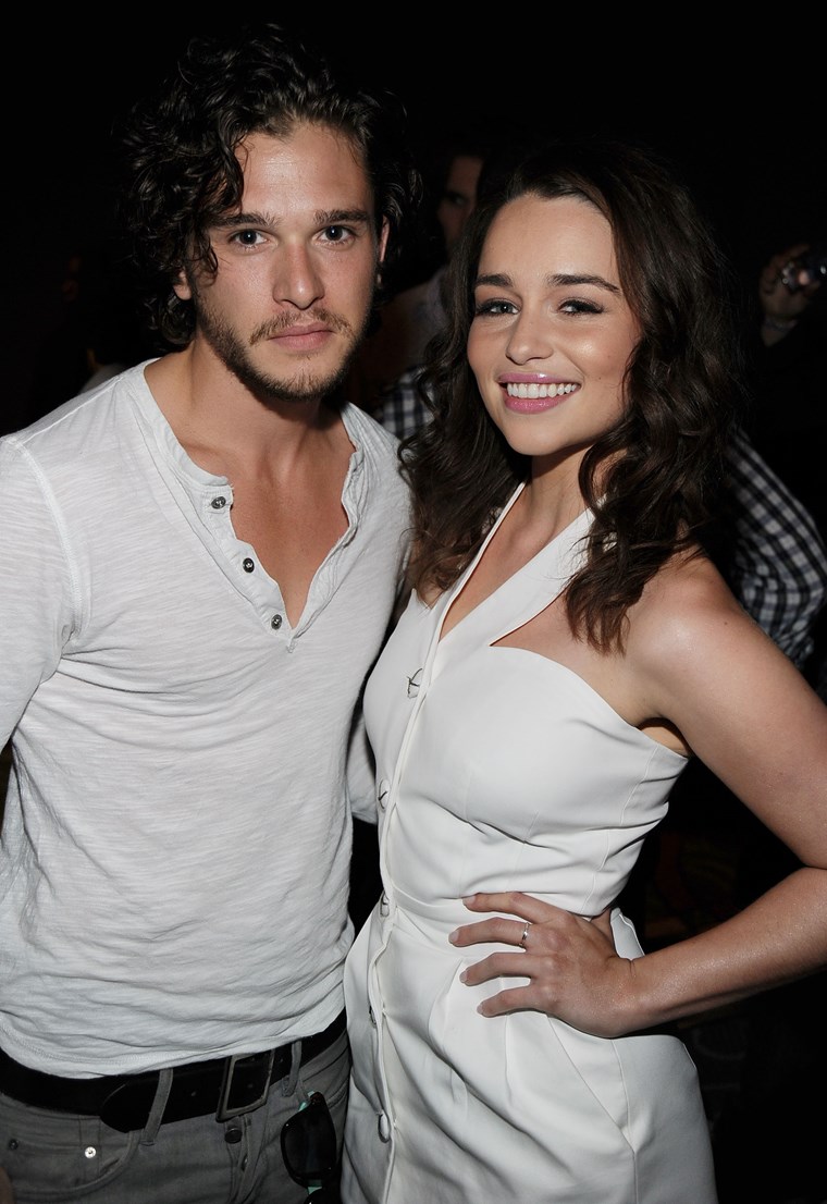 Η αυτοκρατορική γοητεία της Emilia Clarke