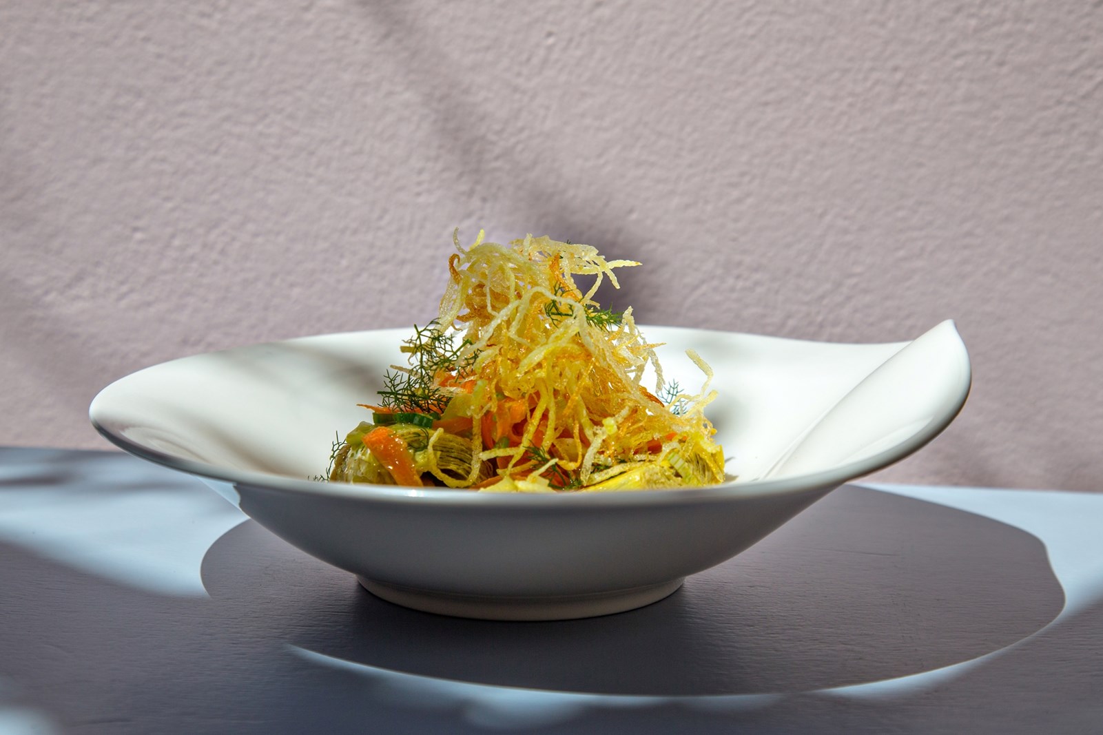 Tο πιο κινηματογραφικό εστιατόριο της Τήνου σερβίρει για ένα βράδυ στη Γλυφάδα