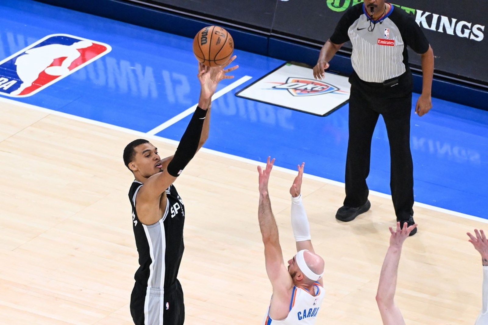 NBA: Η τεχνητή νοημοσύνη παίρνει τη σφυρίχτρα και το ρόλο του διαιτητή στα παιχνίδια