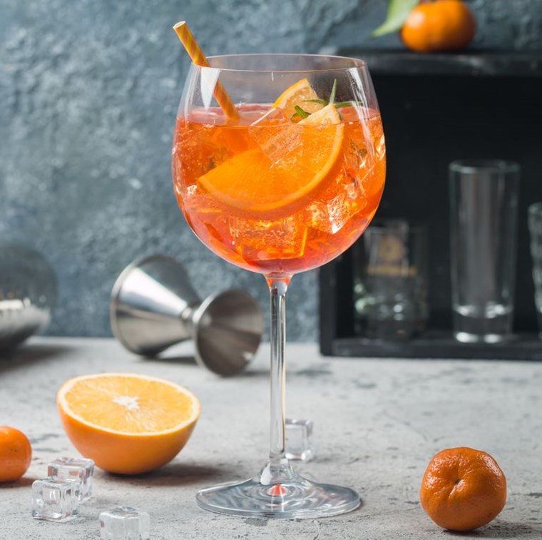 Το Aperol Spritz, η ιστορία του και το απόλυτο pairing με την πίτσα