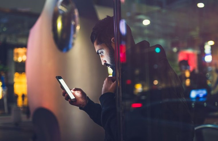 To τρικ για να αλλάζεις τα μηνύματα στο WhatsApp