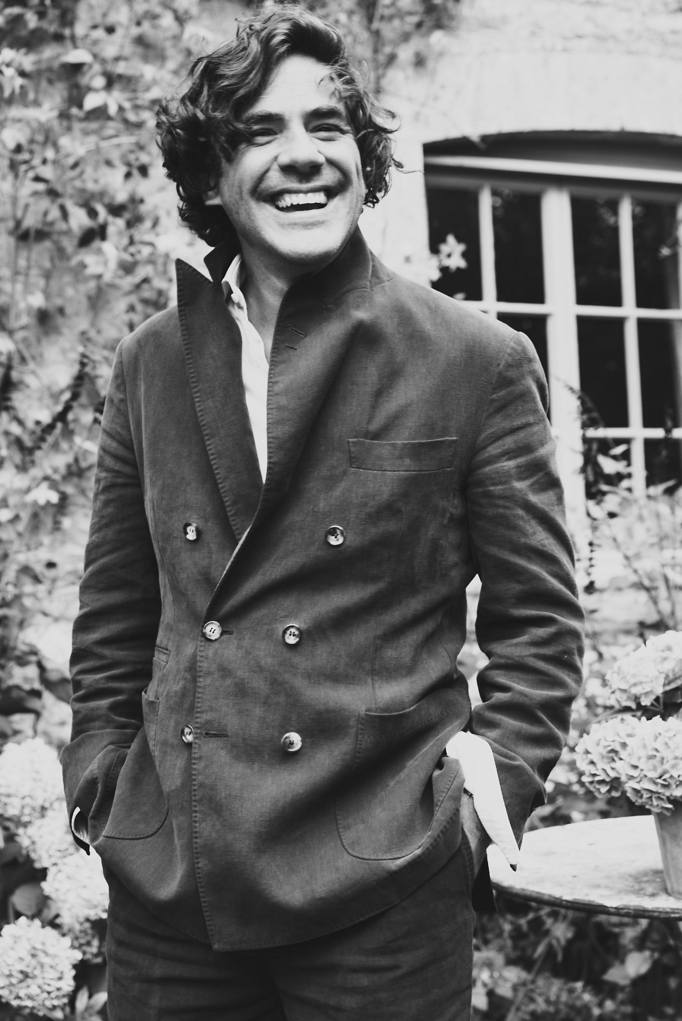 Μόλις ακούσαμε το νέο τραγούδι του Jack Savoretti και είναι μία ωδή στις αγάπες που αντέχουν