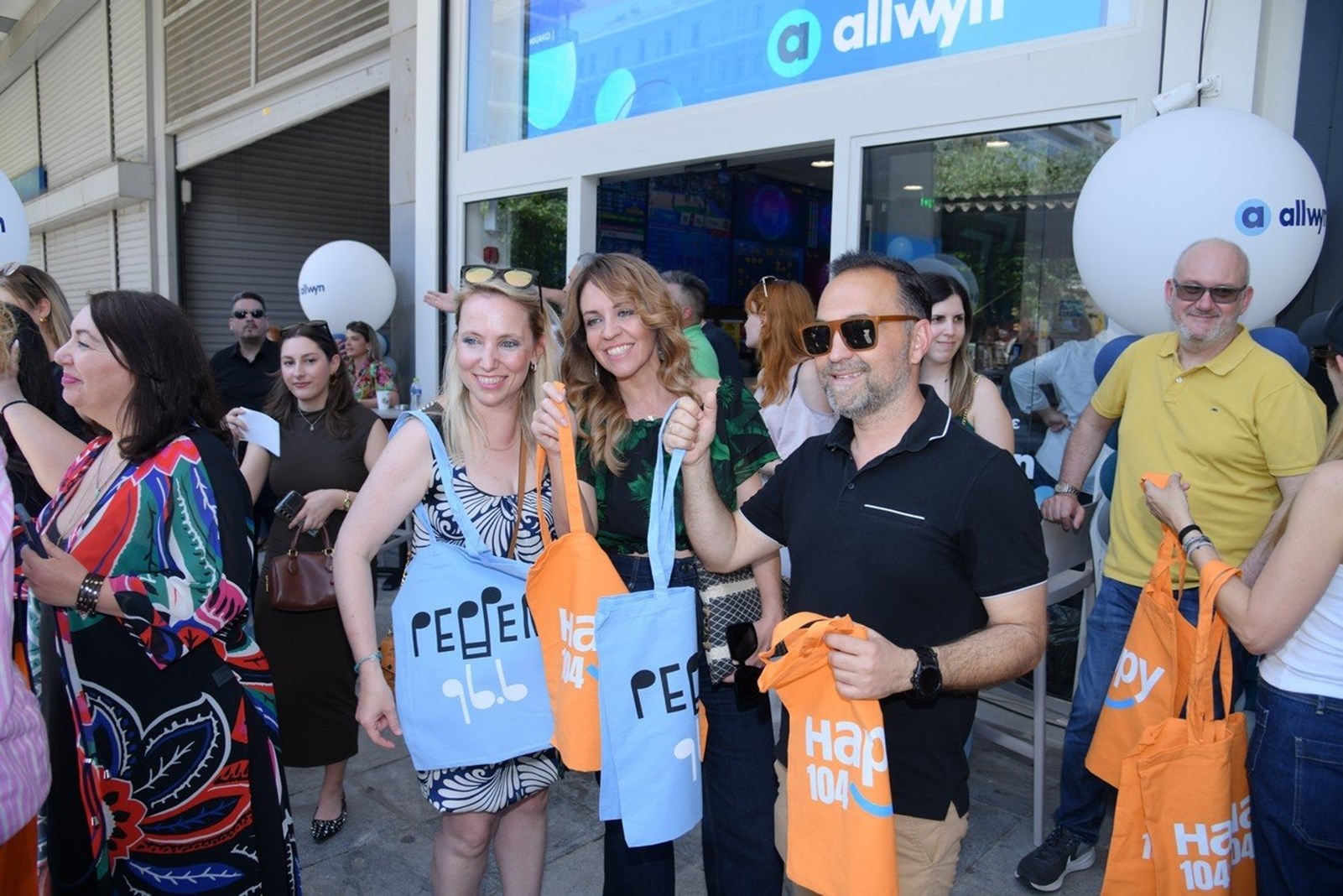 Το νέο Allwyn Store στο Σύνταγμα μοιάζει βγαλμένο από το μέλλον