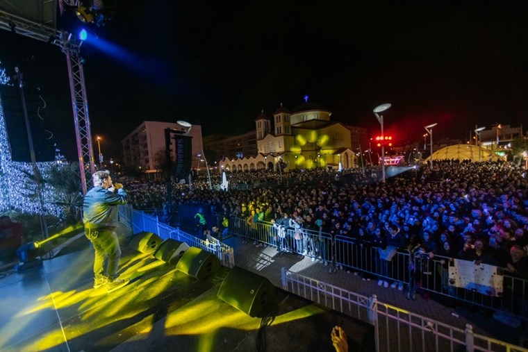 Η χριστουγεννιάτικη συναυλία του Πάνου Κιάμου στο Περιστέρι