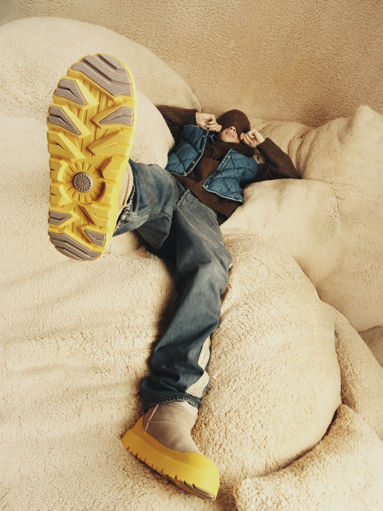 UGG FW25: Όταν το Iconic Feeling συναντά το σύγχρονο ανδρικό στιλ με τον Central Cee