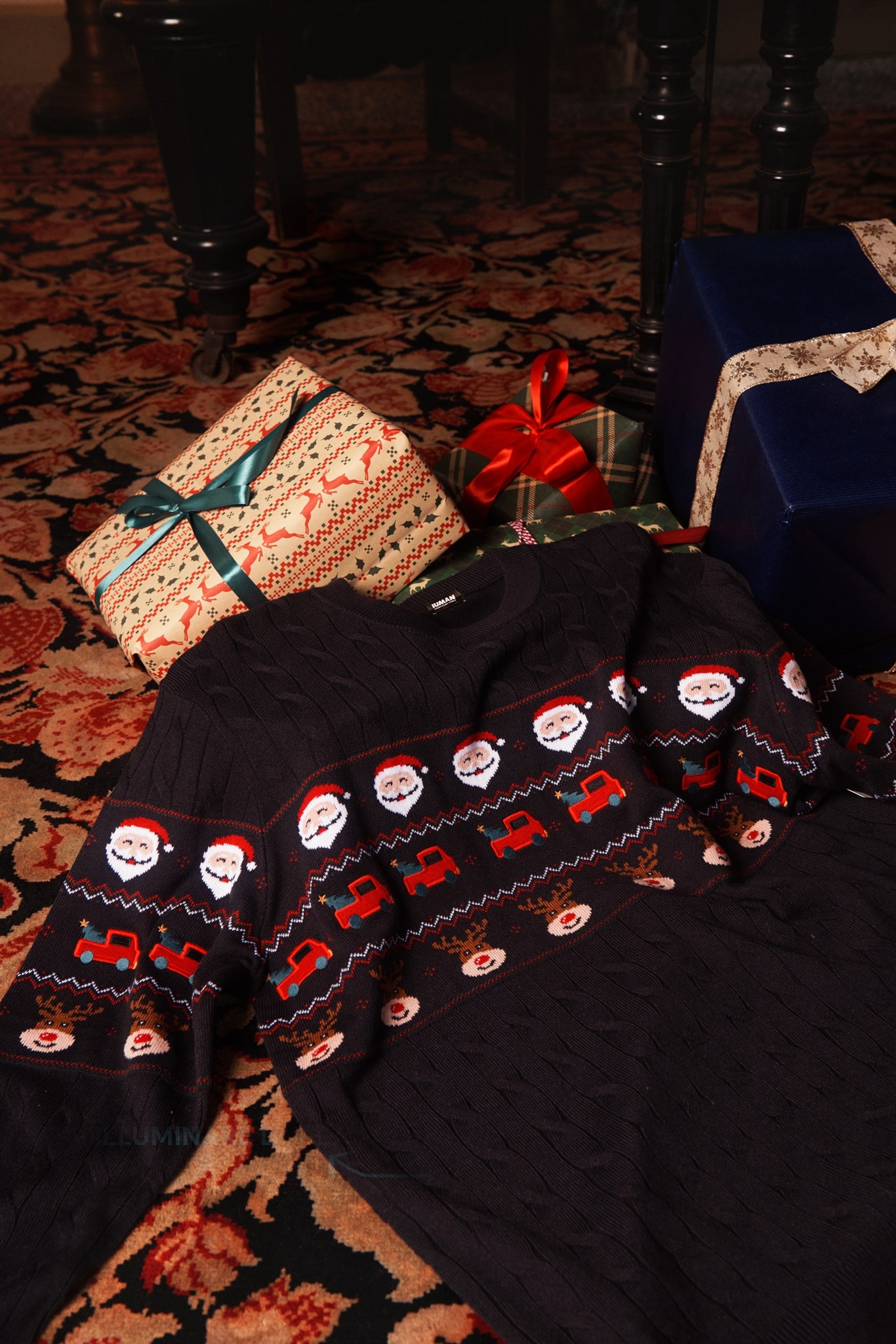 H χριστουγεννιάτικη συλλογή του IUMAN είναι τολμηρή, κομψή και απροσδόκητη