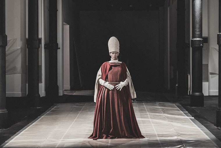 Η Tilda Swinton έρχεται για πρώτη φορά στη Στέγη