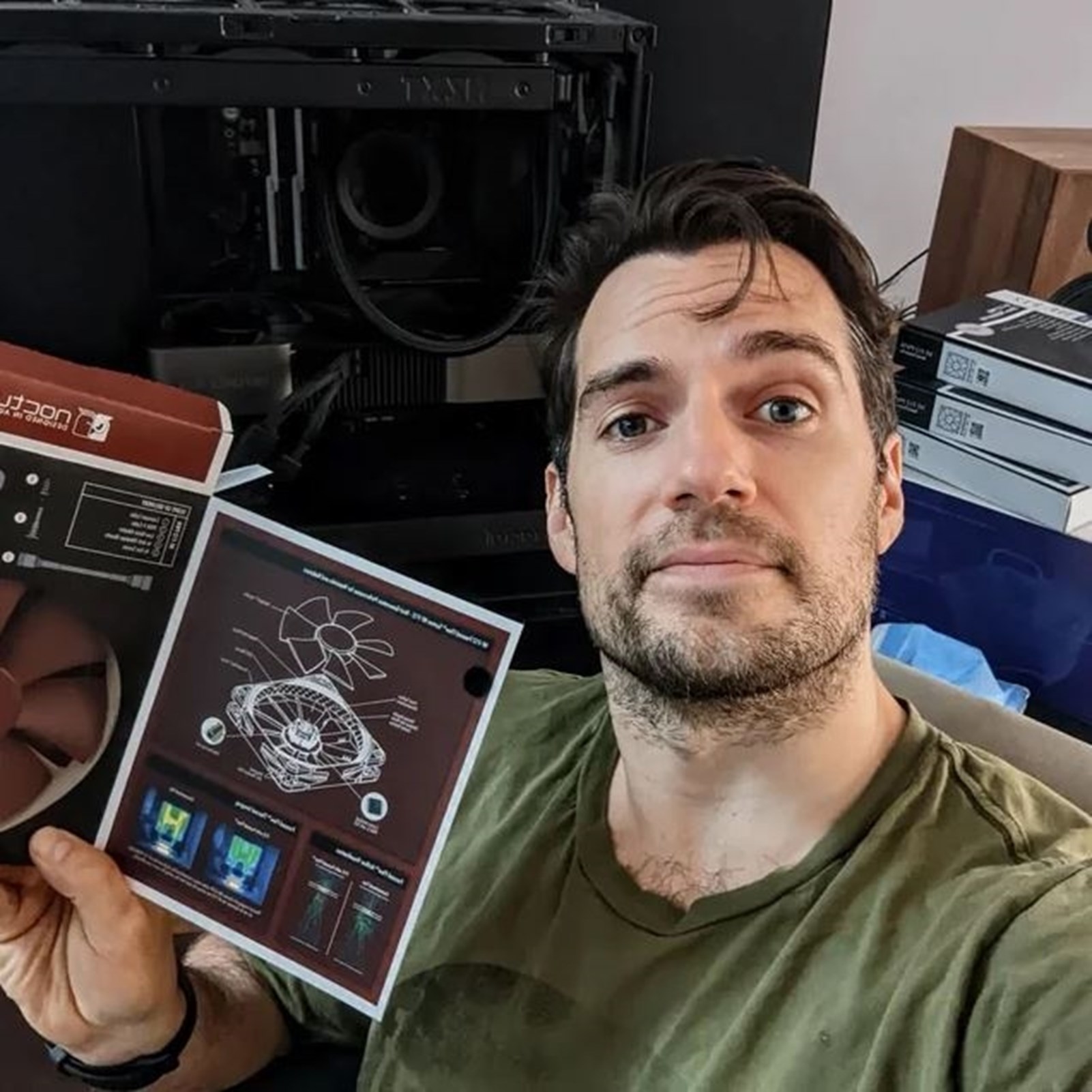 O Hnery Cavill σε gamer βερσιόν