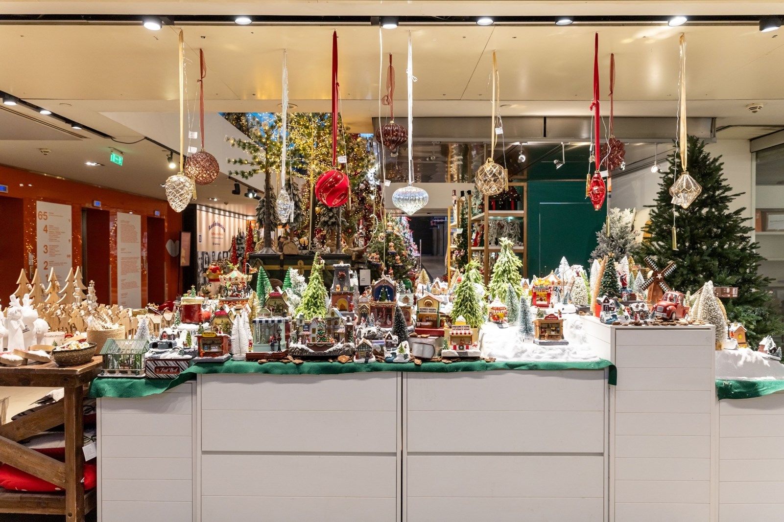 Party Christmas Vibes στα πολυκαταστήματα notos