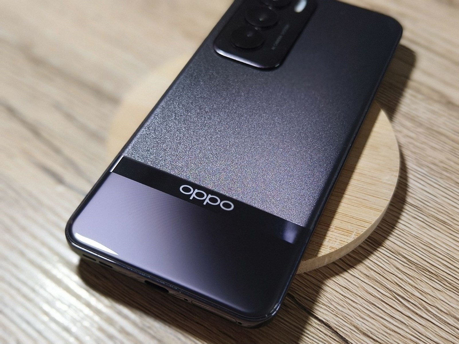 To Oppo Reno12 Pro δίνει έμφαση στις δυνατότητες AI και στη φωτογραφία