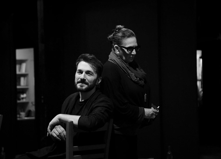 Ο Θοδωρής Βουτσικάκης και οι μπουάτ του στην Οδό Φρυνίχου