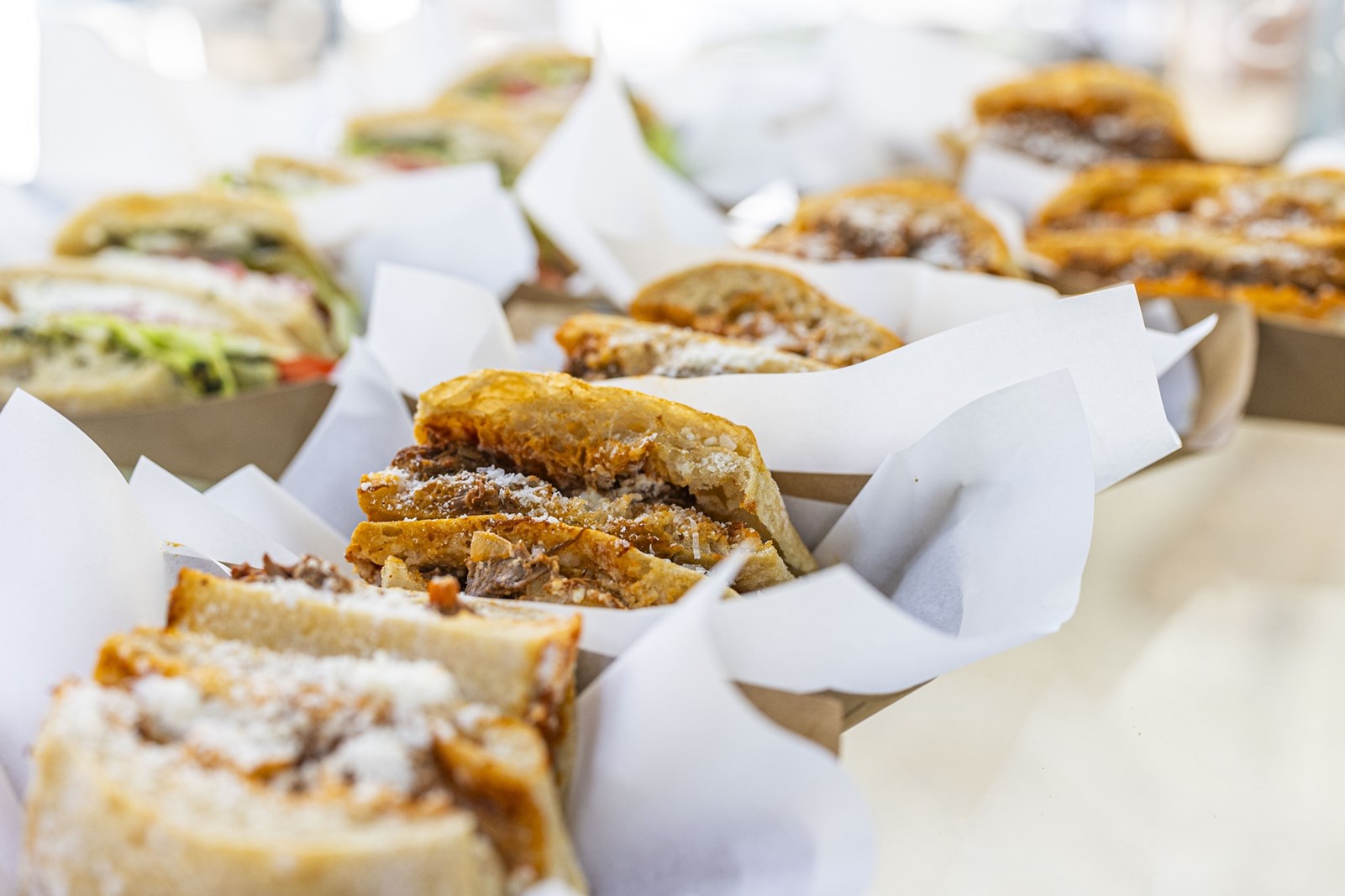 Τι μας αφήνει πίσω το 2025 σε μπαρ, εστιατόρια, φαγητό και ποτό