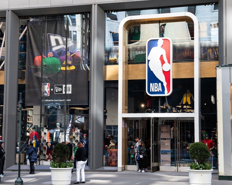 Το πρώτο NBA store της Ευρώπης άνοιξε στο Μιλάνο