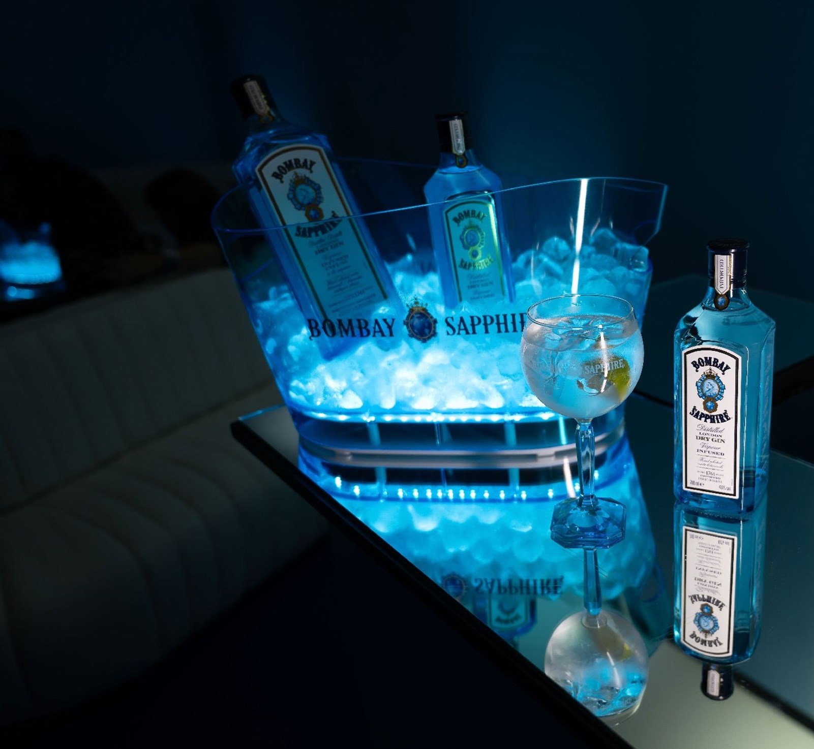 Το μπλε πάρτι της χρονιάς από τo BOMBAY SAPPHIRE και τη Βάσια Κωσταρά