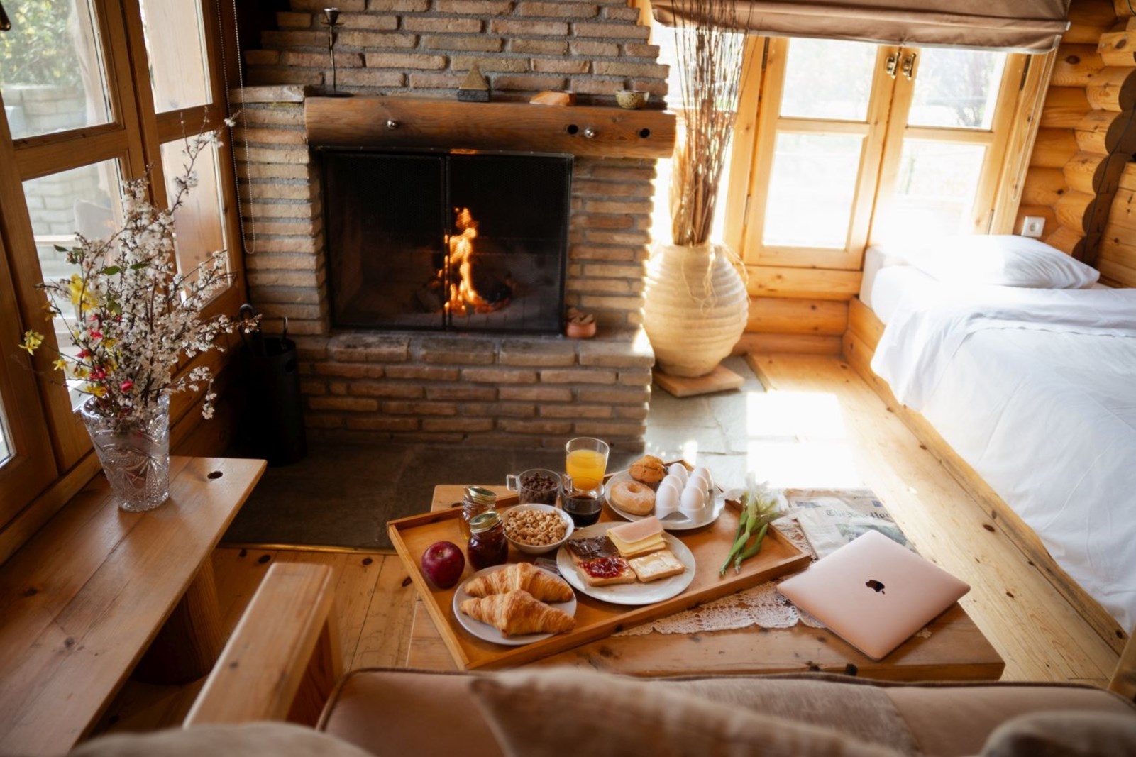 Hyades Mountain Resort: Η εμπειρία του Wooden Cave και η αυθεντική πλευρά των Τρικάλων Κορινθίας