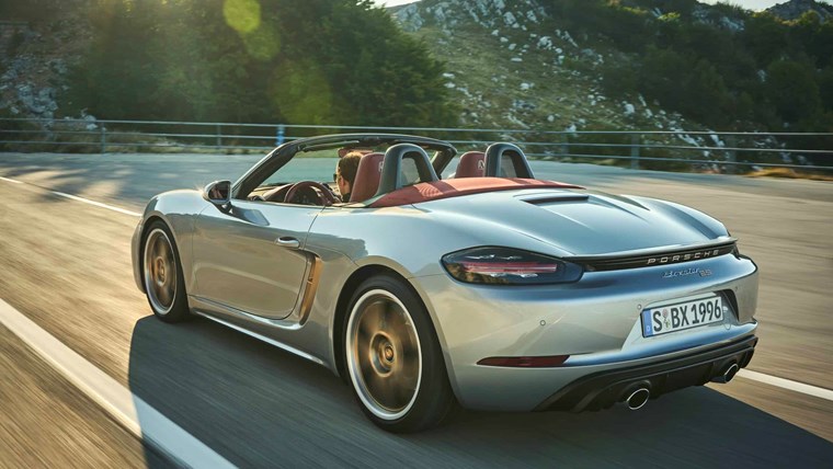 H Porsche γιορτάζει τα 25α γενέθλια της Boxster