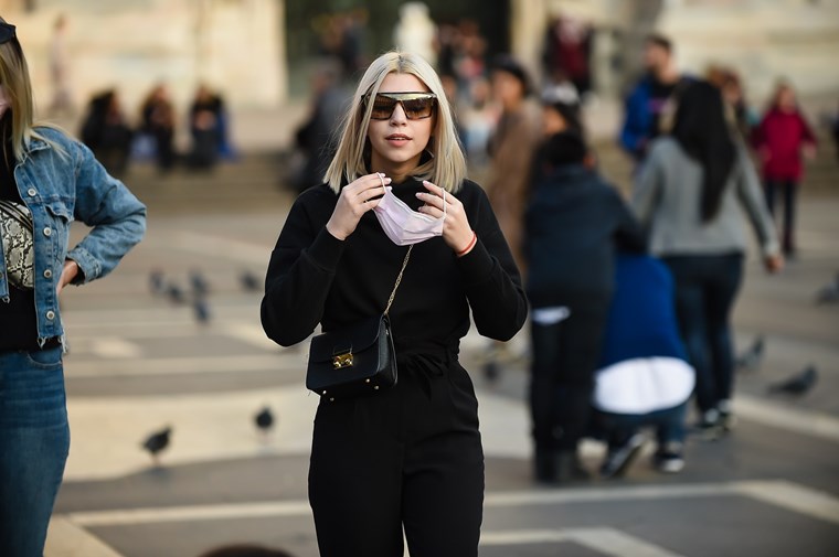 Η ψύχωση με τις μάσκες για τον κοροναϊό