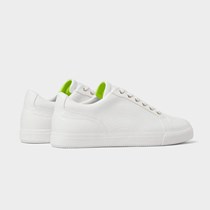 10 κλασικά, όχι βαρετά, λευκά sneakers