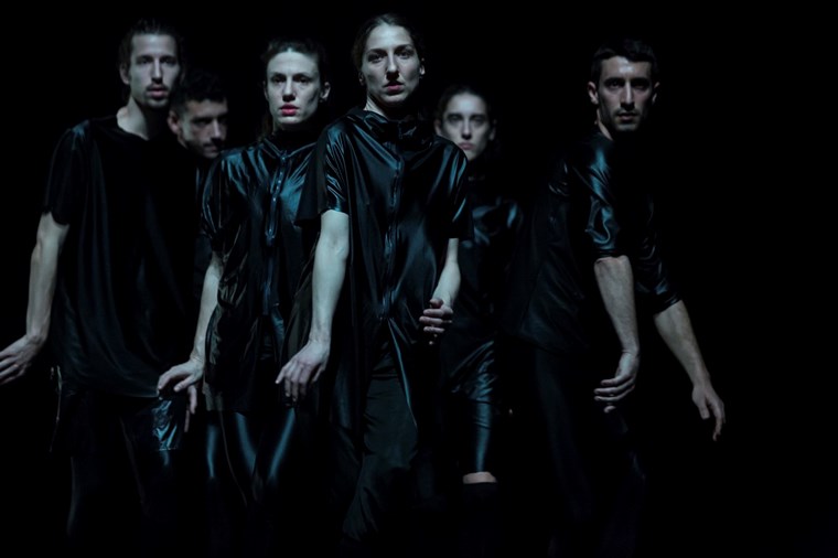 Ένας παγετώνας χορεύει στη Στέγη