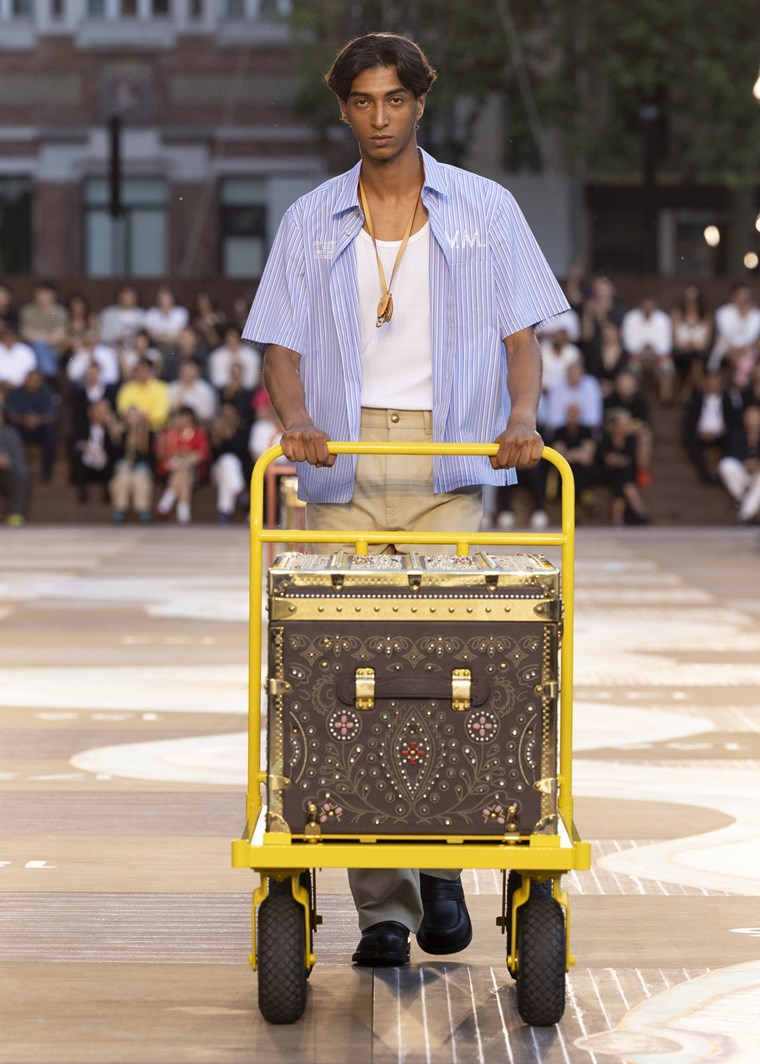 LOUIS_VUITTON