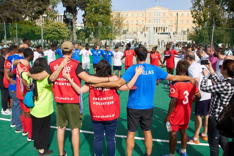 Γιατί η πλατεία Συντάγματος θα γίνει γήπεδο ποδοσφαίρου